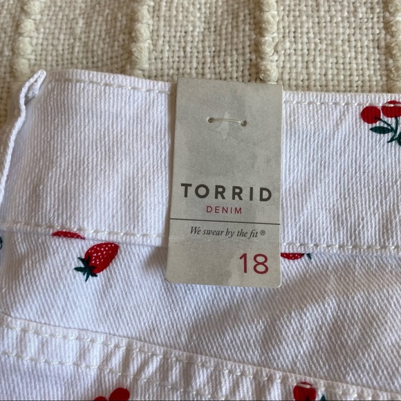 Torrid Cherry Berry Print Shorts - Picture 6 of 6